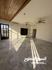  4 شقة طابقية ثالث مع رووف مساحة 410 متر مربع على القوشان و القوشان مستقل