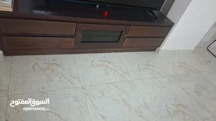  3 مرجيحة مستعملة بحالة ممتازة للبيع بسعر 400 شيكل  طاولة مع 4 طربيزات بسعر 300 شيكل  مزنون بسعر 300