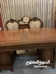  7 طاوله سفره  8 كراسي مع بوفيه و درسر المراي تتركب مع الدرسر الطاوله تتكبر و تتصغر الكراسي بحاجه لتنجي