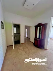  7 شقة في موقع رائع للبيع بجنب وزارة الخارجية وأمام جامع القوزقو "عمارة الزادمة" سابقًا.