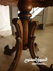  9 طاولة مستديرة