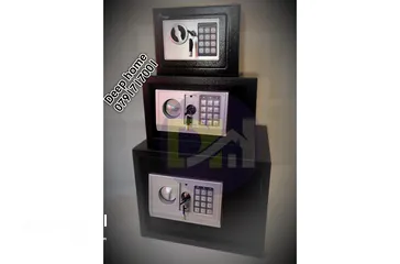  2 خزنة نقود متعددة الأحجام للحفاظ على الممتلكات الشخصيه للمنازل والشركات (مفتاحين وكلمة سر )
