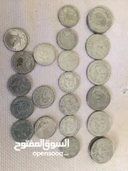  5 عملات معدنية مختلفة من عدة دول عربية واجنبية