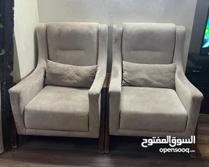  2 طقم كنب مع طاوله تلفزيون