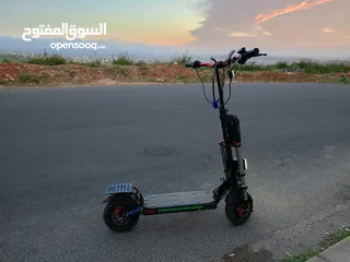  1 electric scooter dual motor 4000 W  كل شيء على السكوتر تم تغيره جديد  ممشى قليل جدا 52 كيلو