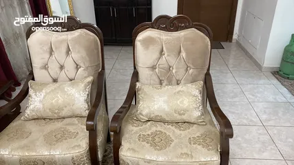  3 طقم كنب استعمال خفيف خشب ممتاز غير مهلوك ابدا ولا فيه اي خشط