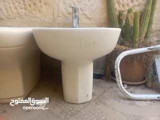  6 مرحاض ومغسلة