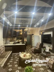  3 روف بمساحة 180 متر مربع بموقع مميز بمدينة الخليل