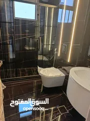  9 شقة فاخرة بإطلالة  مميزة بارقى مناطق عمان الغربية الجبيهة ارضي واخير مع رووف وطوابق