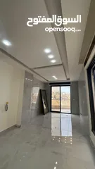  22 طابق شبه ارضي مطلة و مشمسة و مهوية بأرقى مناطق حي الياسمين المطله على كوريدور عبدون بسعر ناري جدآ
