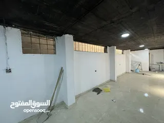  9 تسوية تجارية للإيجار مساحة 400 متر على شارع اربد الحصن الرئيسي بجانب كازية عاشور