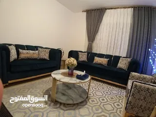  1 أثاث نظيف ( غرفة نوم ، غرفة جلوس ، غرفة ضيوف مع سفره ) شبه جديد
