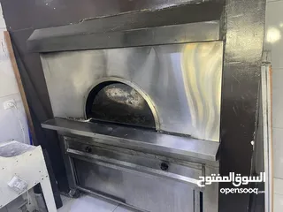  22 معدات مطعم كاملة بحالة ممتازة وبسعر مناسب