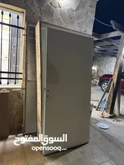  2 حمايات شبابيك وابواب خشب وباب حديد وغسالة وثلاجة صغيرة مع إمكانية التوصيل لأي مكان