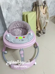  3 تخت بيبي نظيف جدا قابل للطي مثل ما هو وضح بالصور  عربايه مشي للاطفال تفتح وتسكر بحاله جيده جدا