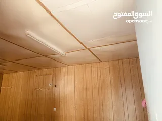  11 بركسات عدد 3 كل واحد له مقلس مستخدم نظيف