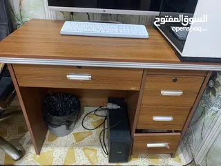  1 ميز مكتبي نظيف جدا