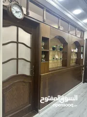  3 قاطع خشبي كبير مع باب (خشب سويد) والقاطع لاتيه للبيع القاطع او الباب لحال السعر قابل للتفاوض