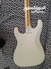  10 FENDER SQUIRE ELECTRIC GUITAR WHITE COLOR