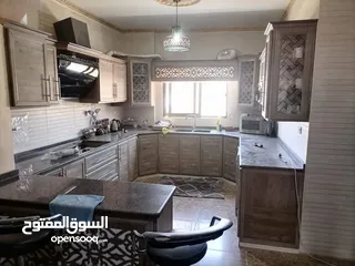  11 اعلان رقم A33 بيت مستقل في اجمل ضواحي الزرقاءمساحة الأرض 550م 3 طوابقالأرضي سوبر ديلوك