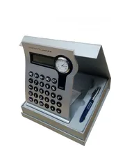  9 آلة حاسبة مكتبية مع قلم فاخر البنك العربي جديدة غير مستعملة.