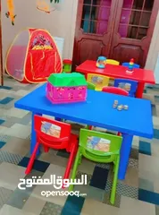  1 طاولات مستطيلة ودائرية ومثلث وكراسي بلاستيك للحضانات ورياض الأطفال