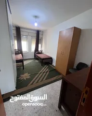  2 متوفر شاغر (لصبايا عدد 2 )في غرفه مشتركه