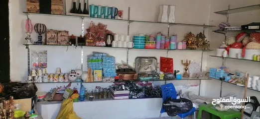  17 ديكور محل من رفوف سكريت وزوايا وستاندات