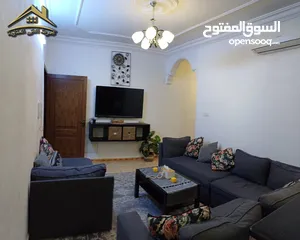  4 شقه ارضيه للبيع / وادي الحجر
