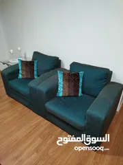  5 بيع طقم جلوس لون تركواز غامق مكحل باللون البني مكون من ثلاثيه ثنائيه ومفردتين مع بردايه فوال  250 سم