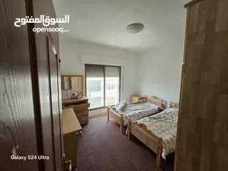  4 شقه للبيع الرابيه ضاحيه الحسين طابقيه لقطه للبيع المستعجل