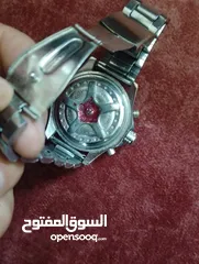  14 ساعة بريتلينغ مصنوعة في سويسرا، حيث تُعتبر سويسرا مركزًا لصناعة الساعات الفاخرة. تستخدم العلامة التج