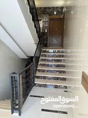  14 شقة شبه أرضية أمامية يمين مع ترسين ومدخل مستقل للبيع في طبربور أبو عليا