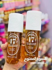  2 رائحة دافئة تجمع بين الفانيلا والأخشاب، مثالية للأوقات المسائية رائحة لا تُقاوم، وجاذبية تخطف القلوب