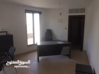  3 مكتب للايجار أو للبيع في مجمع الكندي الطبي مقابل المستشفى الاستشاري