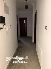 13 شقه مع روف من المالك مباشره بسعر مغري