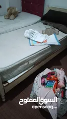 8 غرفتين نوم و طقم كنب للبيع
