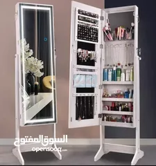  1 خزانة المجوهرات مع مرآة أنيقة وعملية   إذا بتحبي الترتيب والأناقة، فهاي الخزانة رح تكون القطع