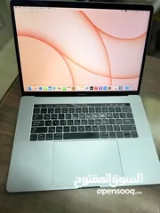  2 MacBook Pro A1707 core i7 16gb 500gb ssd 4GB dadicated graphics touch bar ratina display