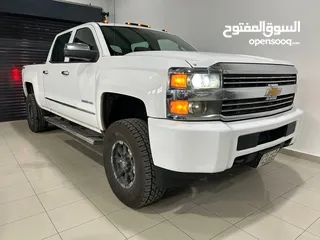  2 Chevrolet Silverado 2500HD 4X4