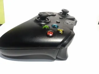  3 كنترول xboxone فيها كبسةrt وlt بدهن صيانة