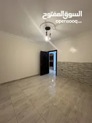  10 عماره تتكون من 8 شقق فاخره للبيع