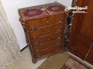  2 غرفة نوم خليجي تفصيل  نظيفه مع فرشتها سعر النهائي 400  الموقع اربد