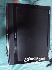  9 شاشة BenQ شغاله ميه بليه للبيع 30 دينار مع وصلة hd  وشاشه ثانيه نوعها Nihon كانت شغاله وطفت فجأه بتت
