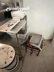  12 عدة مطعم وشاورما جاهزة للبيع شبه جديدة مع كفالتها