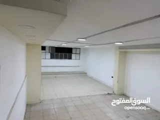  11 عمارة وسط السوق التجاري بين شارع السعادة وشارع الملك عبدالله