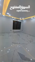  3 شقه  أرضية طابقيه  للبيع كاش او أقساط بمنطقة طريق المطار قرب  تبعد عن شارع المطار 500 متر