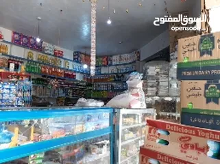  5 بقاله ثلاث فتحت في   صنعاء شغاله قرعه في حاره حي وكثافه على ثلاثه شوارع شغاله 
