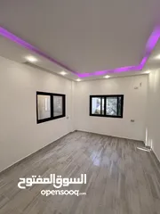  9 شالية مميز مع ارض كبيره 5 دونم زيتون معمر