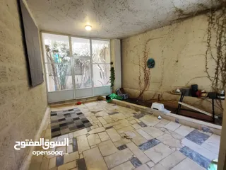  11 شقة مميزة للإيجار – الطيرة  مساحة واسعة وحديقة داخلية